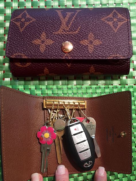 louis vuitton key ring women's|louis vuitton keyholder.